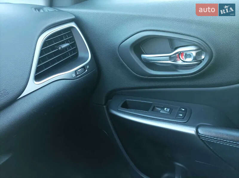 Позашляховик / Кросовер Jeep Cherokee 2018 в Львові