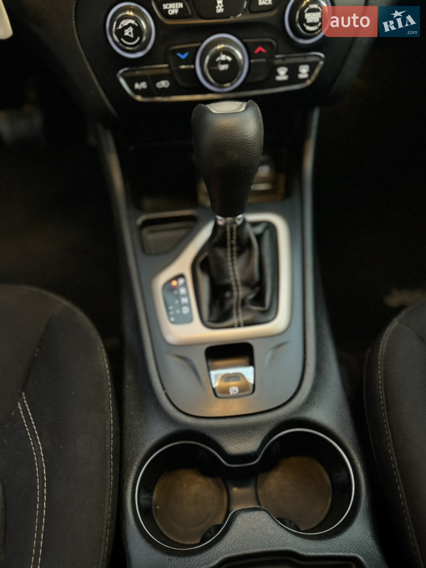 2015 Jeep Cherokee - мініатюра 37