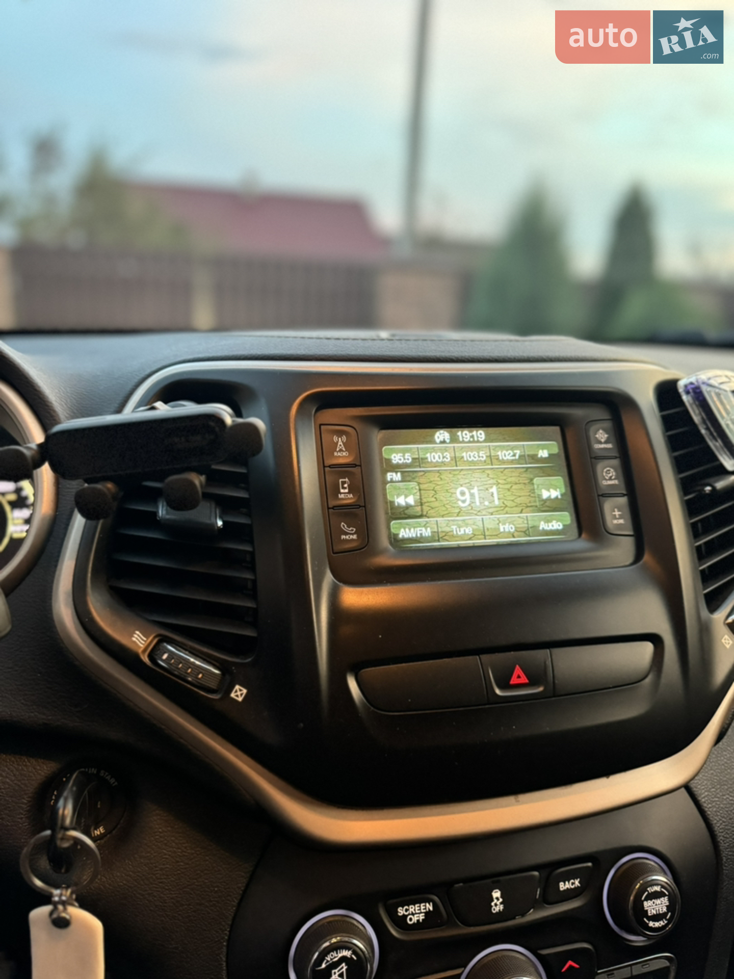 2015 Jeep Cherokee - мініатюра 39