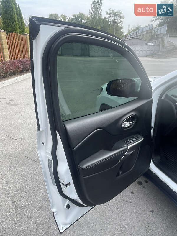 Внедорожник / Кроссовер Jeep Cherokee 2020 в Днепре