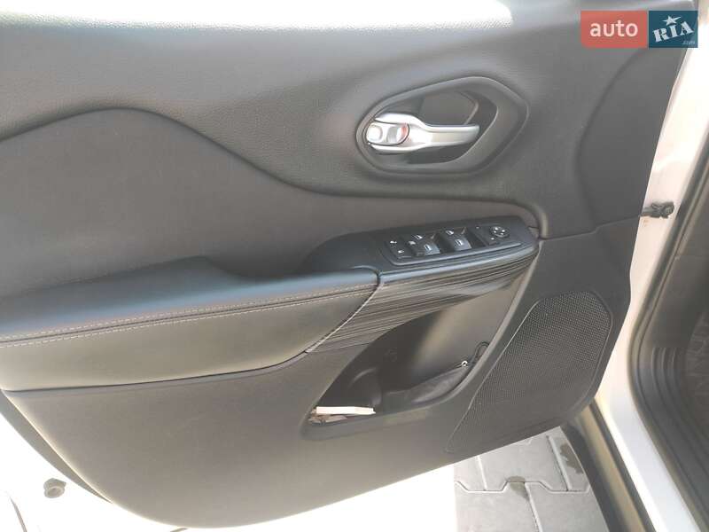 Позашляховик / Кросовер Jeep Cherokee 2016 в Львові