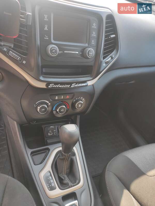 Позашляховик / Кросовер Jeep Cherokee 2016 в Львові