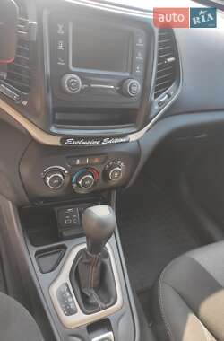 Внедорожник / Кроссовер Jeep Cherokee 2016 в 