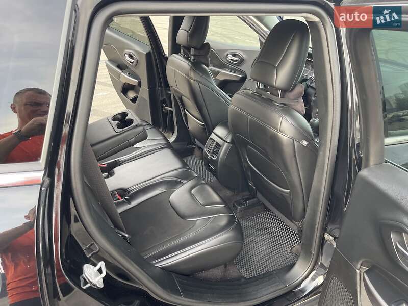 Внедорожник / Кроссовер Jeep Cherokee 2018 в Киеве фото 16 Внедорожник / Кроссовер Jeep Cherokee 2018 в Киеве