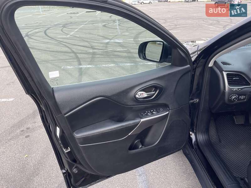 Внедорожник / Кроссовер Jeep Cherokee 2018 в Киеве фото 19 Внедорожник / Кроссовер Jeep Cherokee 2018 в Киеве