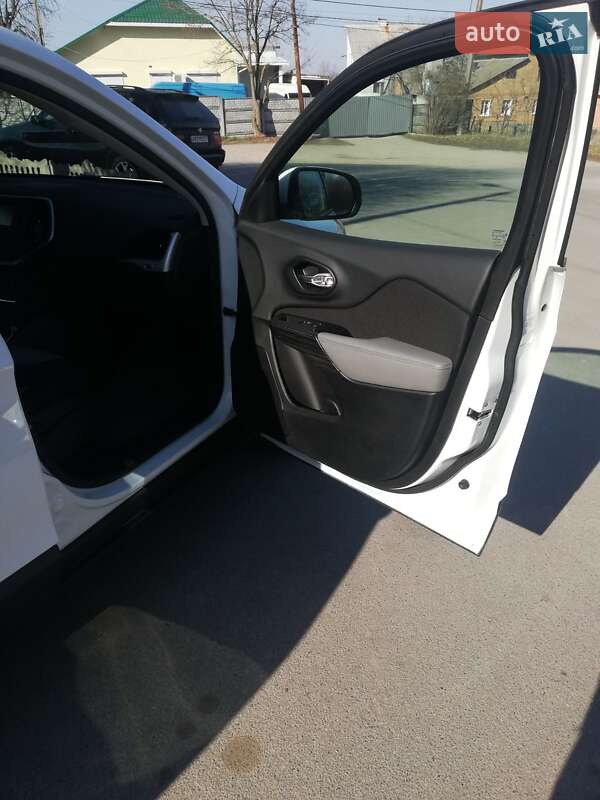 Позашляховик / Кросовер Jeep Cherokee 2013 в Вінниці