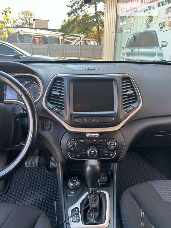 Внедорожник / Кроссовер Jeep Cherokee 2018 в Кривом Роге