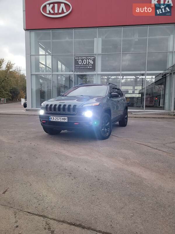 Внедорожник / Кроссовер Jeep Cherokee 2014 в 