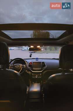 Внедорожник / Кроссовер Jeep Cherokee 2014 в 