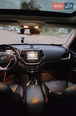 Внедорожник / Кроссовер Jeep Cherokee 2014 в 