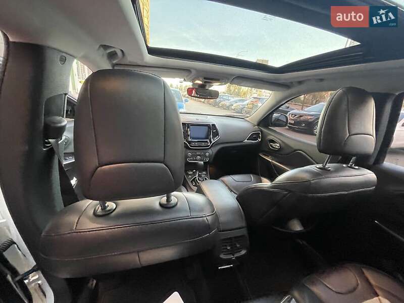 Внедорожник / Кроссовер Jeep Cherokee 2018 в Киеве