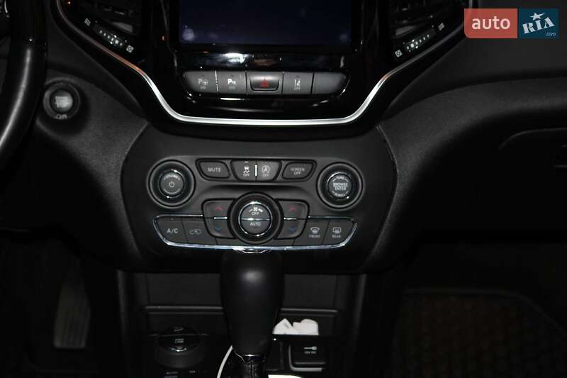 Внедорожник / Кроссовер Jeep Cherokee 2018 в Киеве