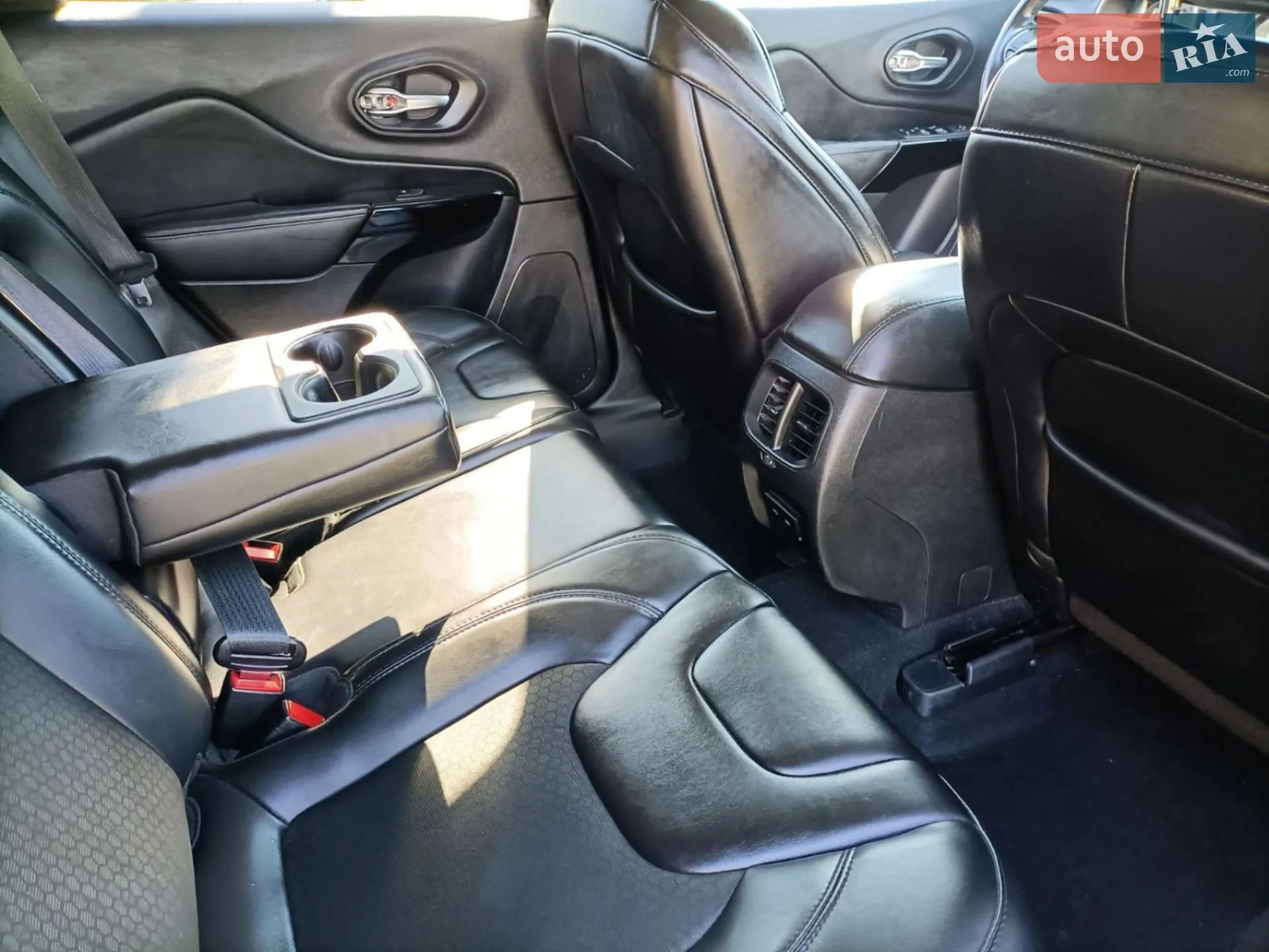 2019 Jeep Cherokee - мініатюра 13