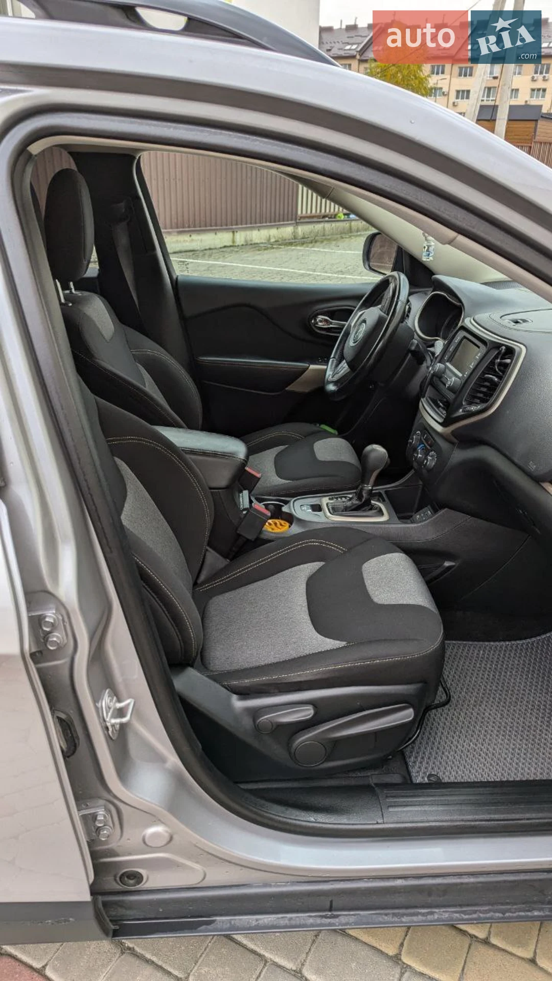2017 Jeep Cherokee - мініатюра 9