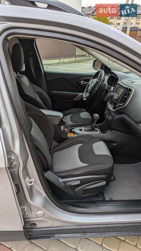 Позашляховик / Кросовер Jeep Cherokee 2017 в Львові