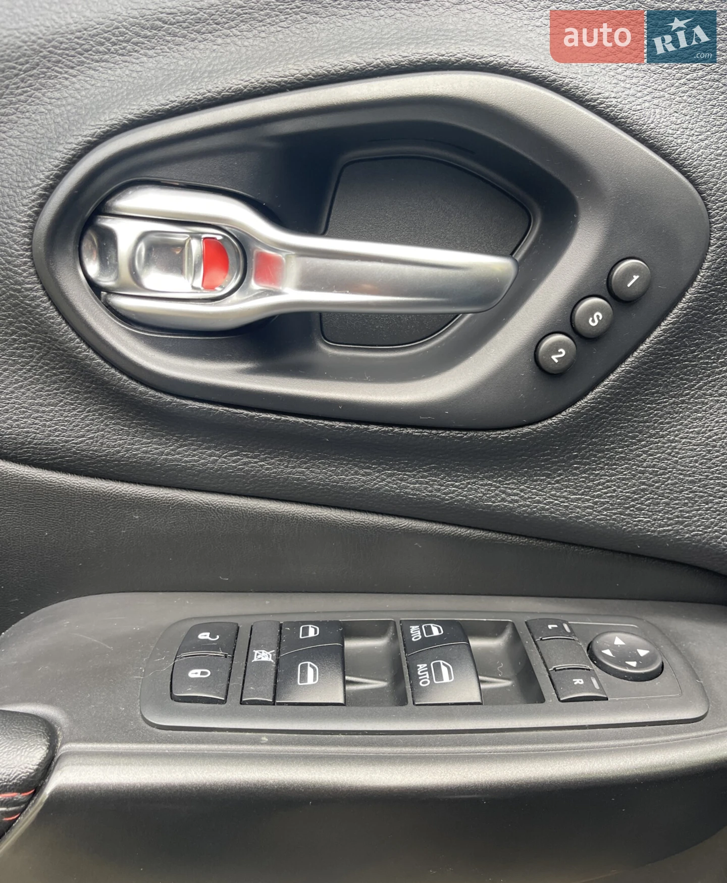 2018 Jeep Cherokee - мініатюра 14