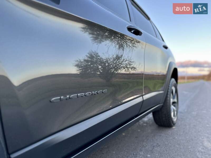 Внедорожник / Кроссовер Jeep Cherokee 2014 в Мукачево