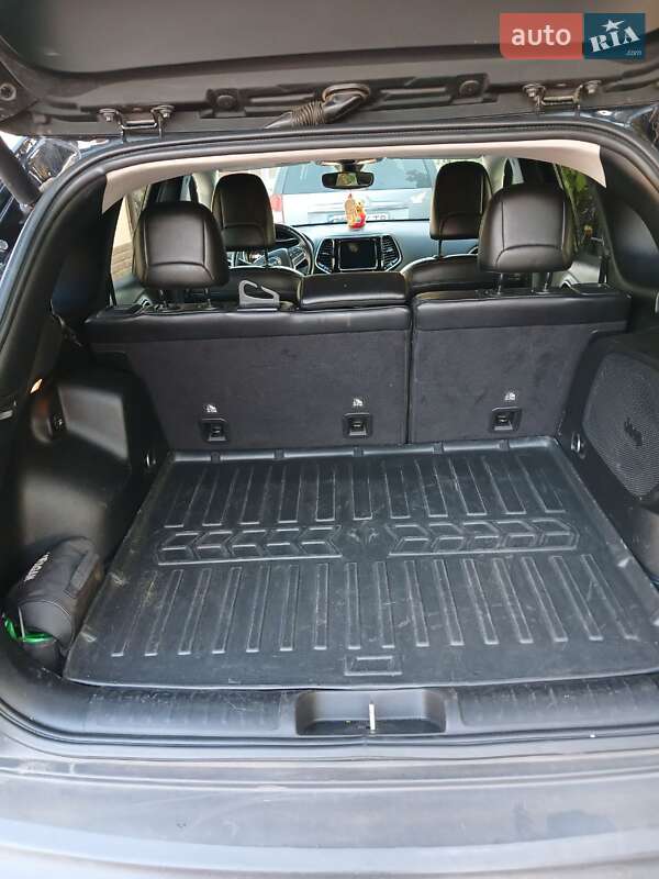 Внедорожник / Кроссовер Jeep Cherokee 2019 в Павлограде фото 11 Внедорожник / Кроссовер Jeep Cherokee 2019 в Павлограде