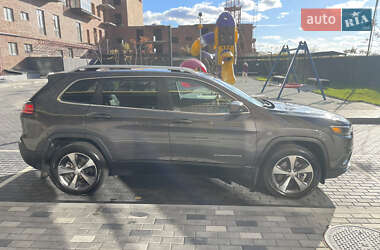 Позашляховик / Кросовер Jeep Cherokee 2021 в 
