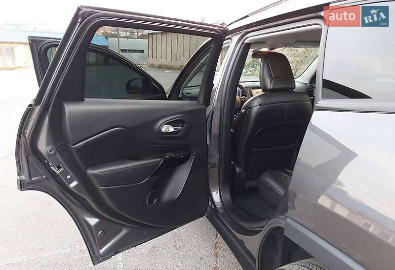 Позашляховик / Кросовер Jeep Cherokee 2019 в Києві