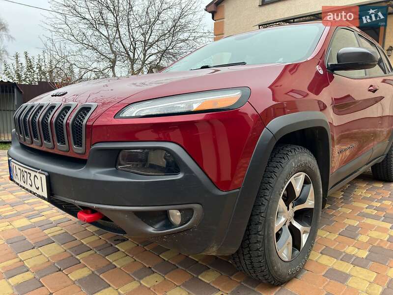 Внедорожник / Кроссовер Jeep Cherokee 2015 в Киеве
