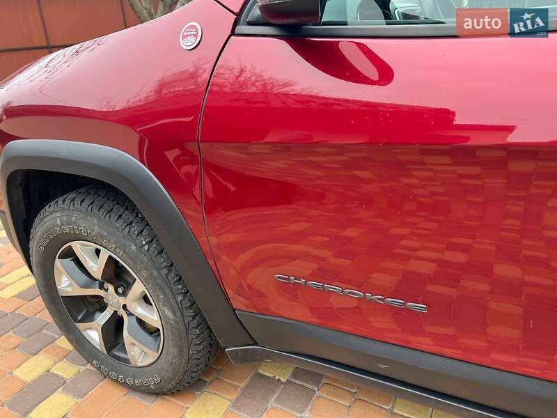 Внедорожник / Кроссовер Jeep Cherokee 2015 в Киеве