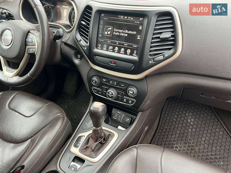 Внедорожник / Кроссовер Jeep Cherokee 2015 в Киеве