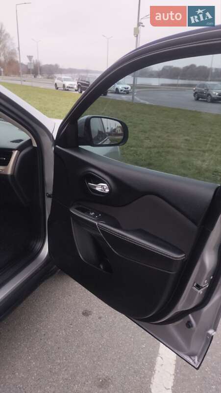 Позашляховик / Кросовер Jeep Cherokee 2015 в Вінниці