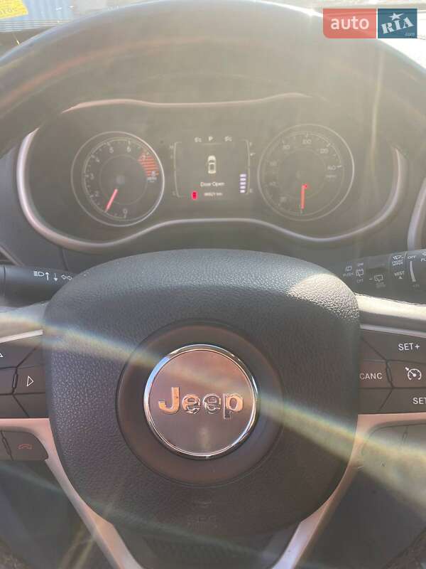 Внедорожник / Кроссовер Jeep Cherokee 2016 в Черкассах фото 5 Внедорожник / Кроссовер Jeep Cherokee 2016 в Черкассах