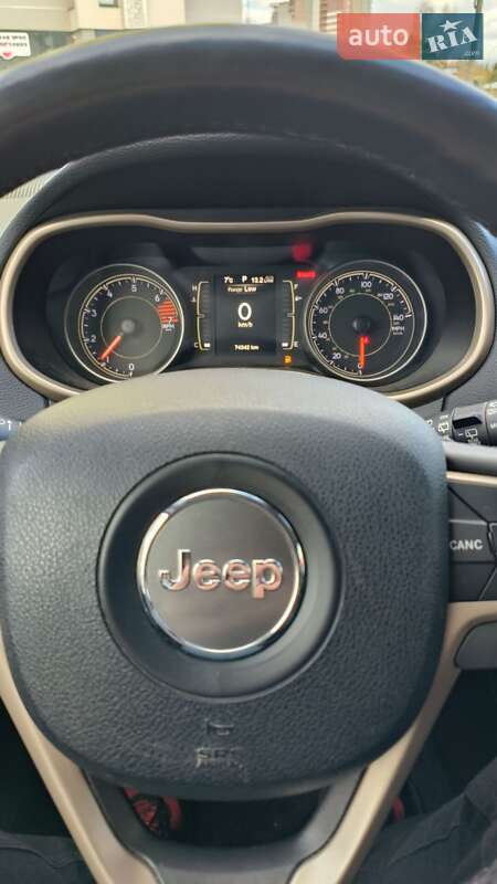 Внедорожник / Кроссовер Jeep Cherokee 2015 в Днепре