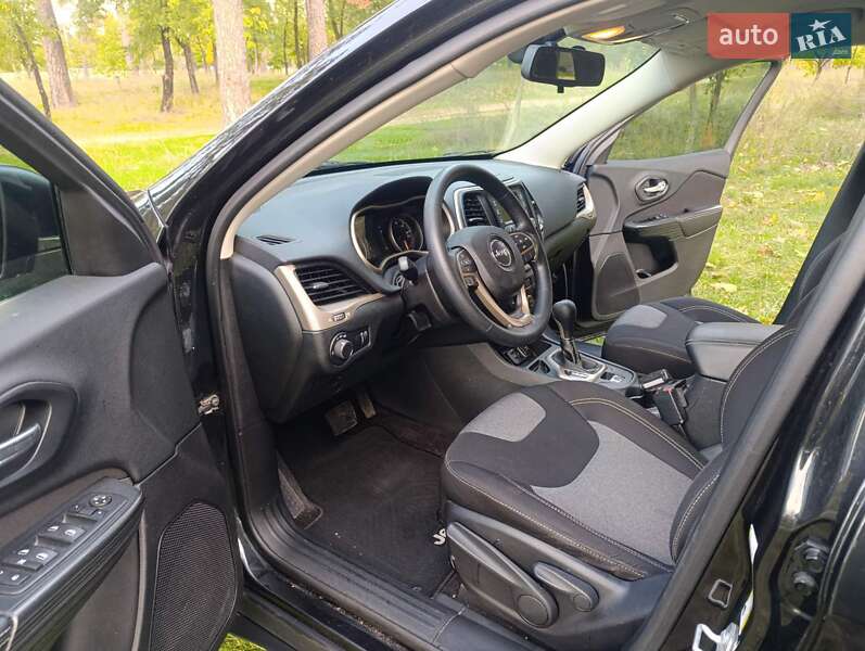 Внедорожник / Кроссовер Jeep Cherokee 2015 в Киеве