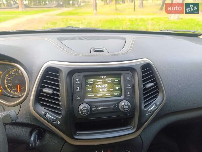 Внедорожник / Кроссовер Jeep Cherokee 2015 в Киеве
