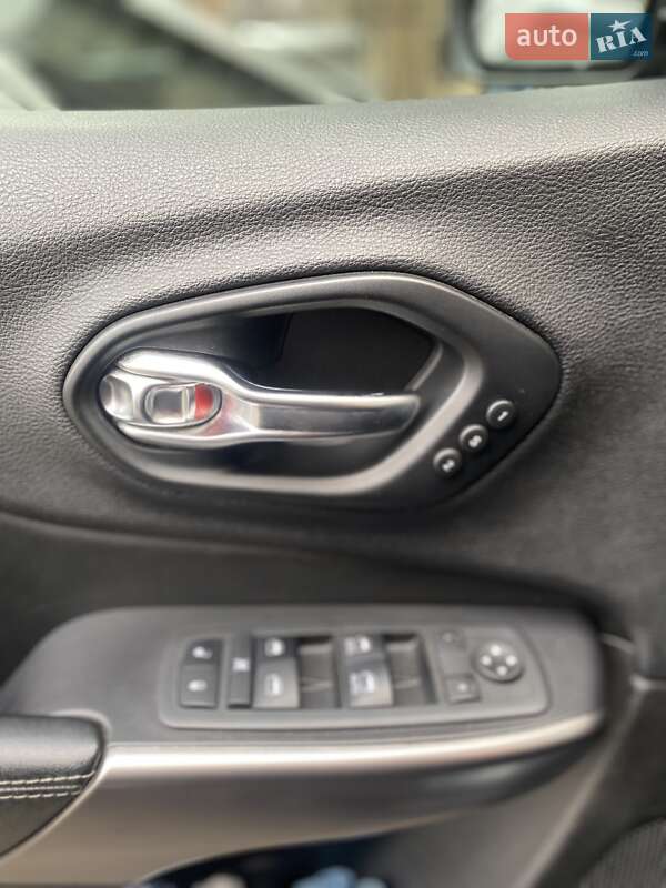 Позашляховик / Кросовер Jeep Cherokee 2020 в Кривому Розі