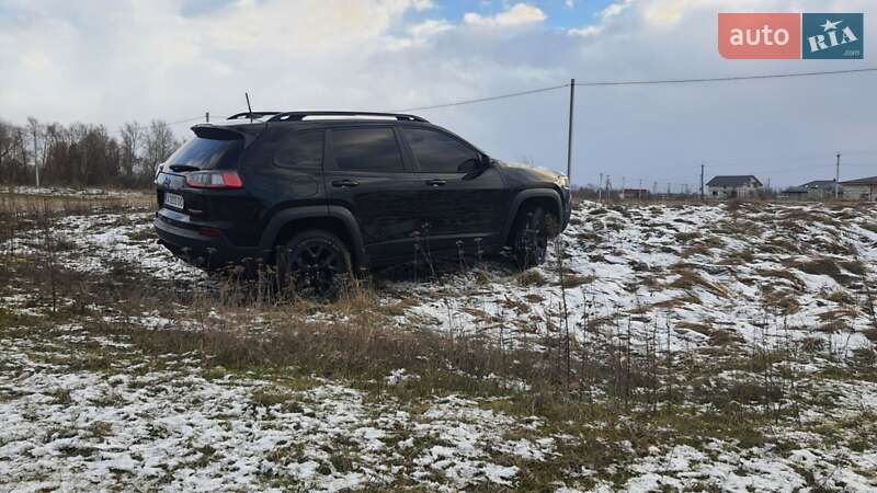 Внедорожник / Кроссовер Jeep Cherokee 2019 в Киеве