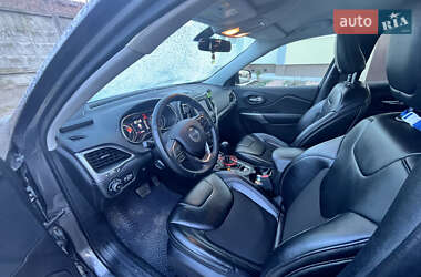 Внедорожник / Кроссовер Jeep Cherokee 2018 в 
