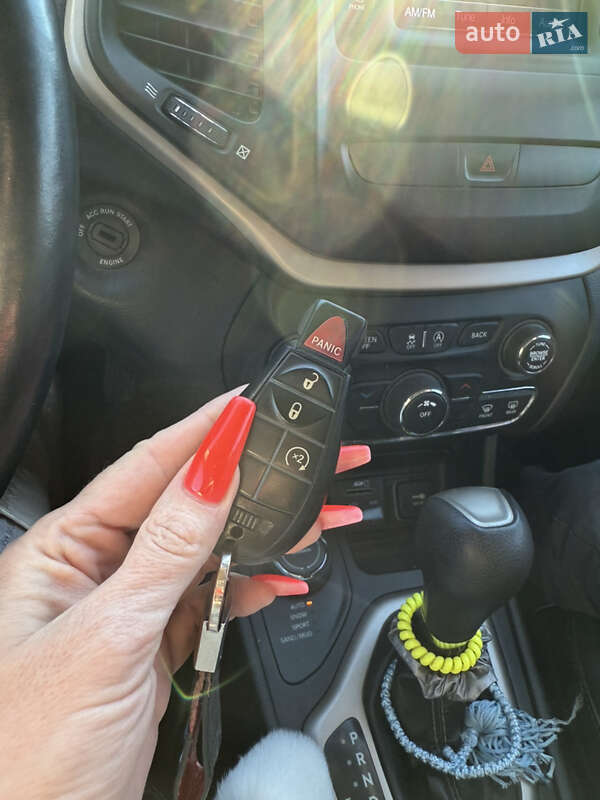 Внедорожник / Кроссовер Jeep Cherokee 2016 в Кривом Роге фото 12 Внедорожник / Кроссовер Jeep Cherokee 2016 в Кривом Роге