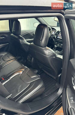 Внедорожник / Кроссовер Jeep Cherokee 2019 в 