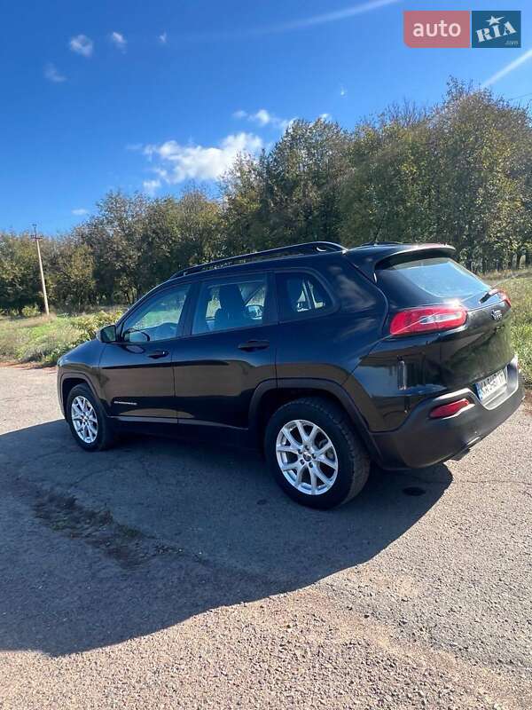 Внедорожник / Кроссовер Jeep Cherokee 2015 в Виннице