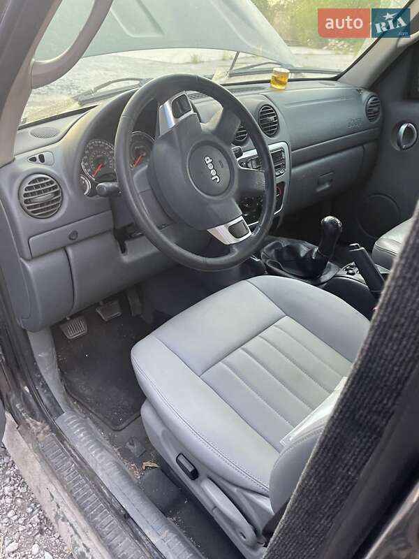 Внедорожник / Кроссовер Jeep Cherokee 2006 в Днепре