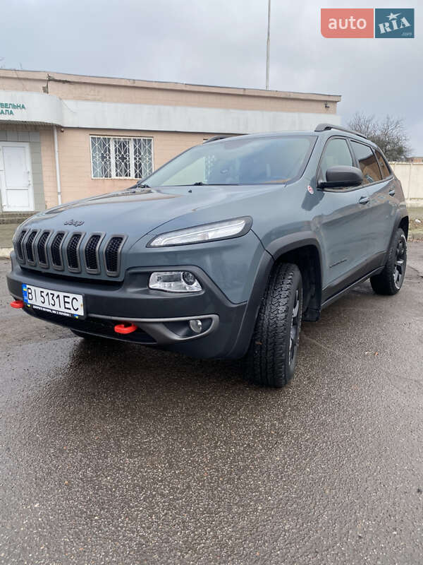 Внедорожник / Кроссовер Jeep Cherokee 2015 в Полтаве