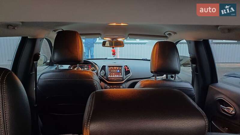 Позашляховик / Кросовер Jeep Cherokee 2016 в Києві