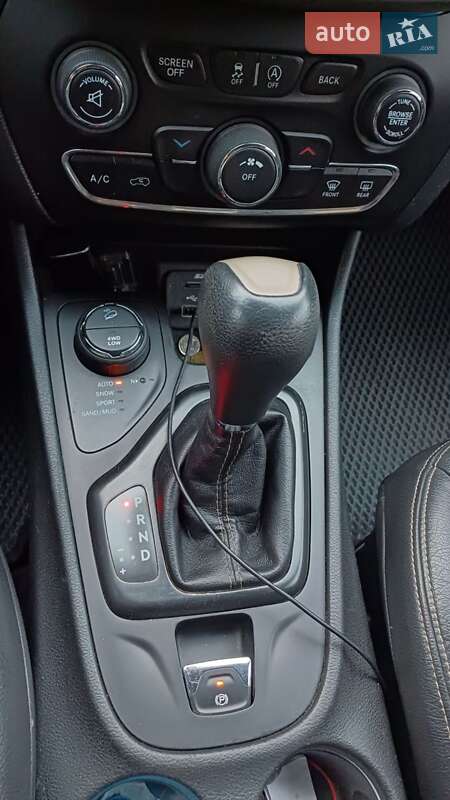 Позашляховик / Кросовер Jeep Cherokee 2016 в Києві