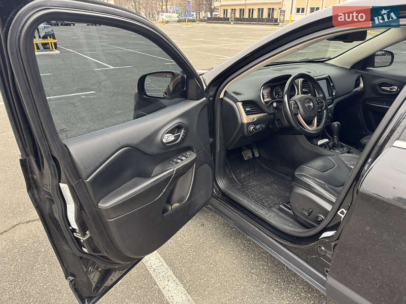 Внедорожник / Кроссовер Jeep Cherokee 2013 в Киеве