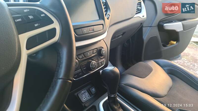 Внедорожник / Кроссовер Jeep Cherokee 2017 в Виннице