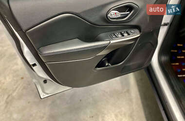 Внедорожник / Кроссовер Jeep Cherokee 2018 в 