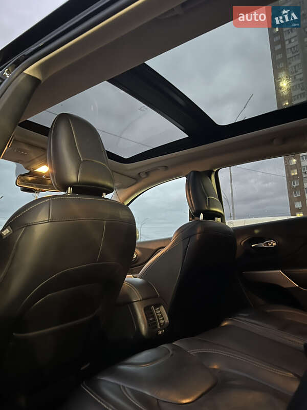 Внедорожник / Кроссовер Jeep Cherokee 2017 в Киеве