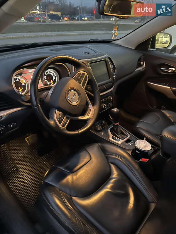 Внедорожник / Кроссовер Jeep Cherokee 2017 в Киеве