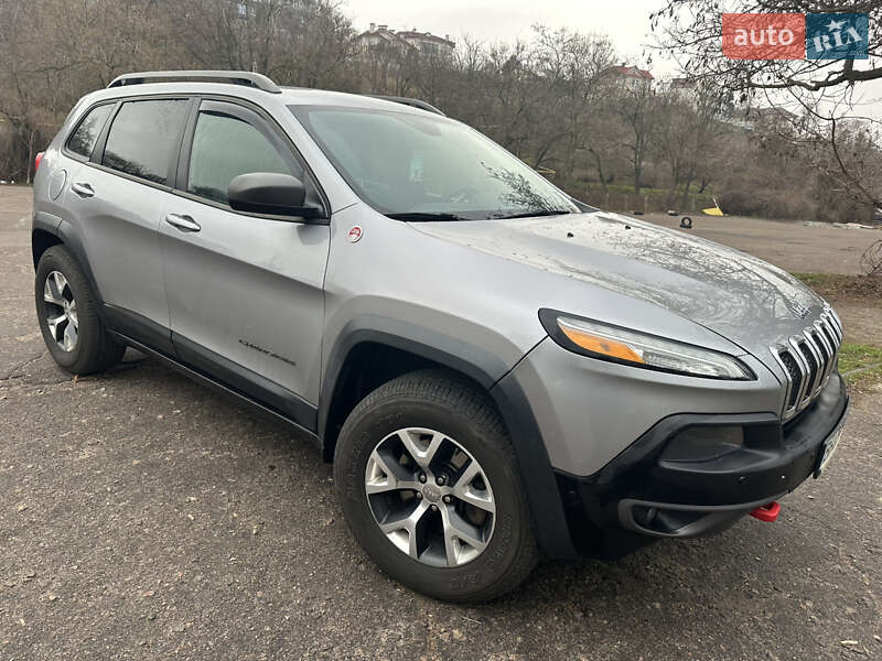Внедорожник / Кроссовер Jeep Cherokee 2013 в Киеве