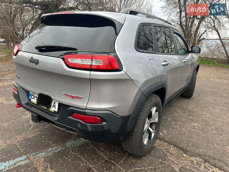 Внедорожник / Кроссовер Jeep Cherokee 2013 в Киеве