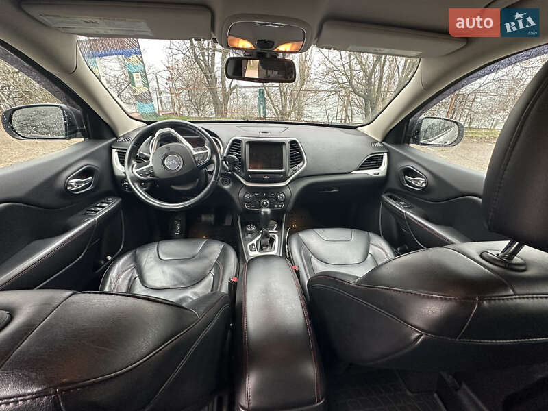 Внедорожник / Кроссовер Jeep Cherokee 2013 в Киеве